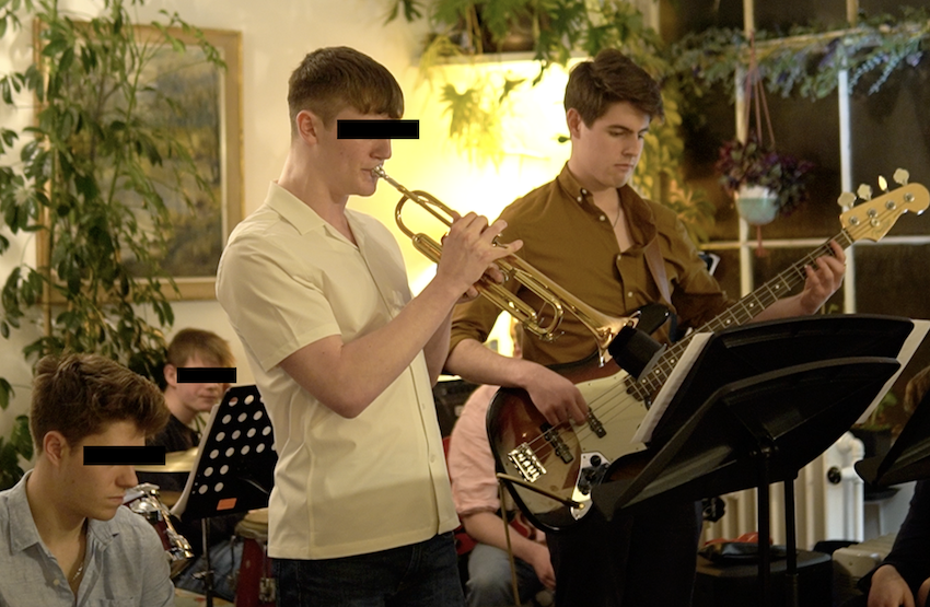 a picture of Reuben's Bossa Band playing a cafe gig